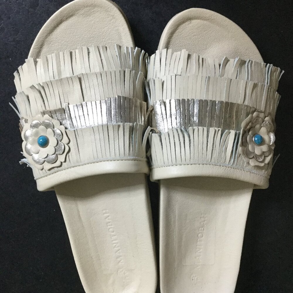 Manitobah casual flat slip on sandals excellent condition size 10  fringe top